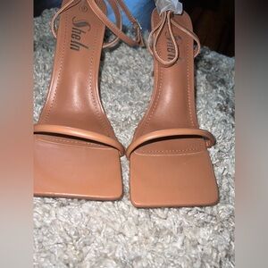 Square toe heel/sandal